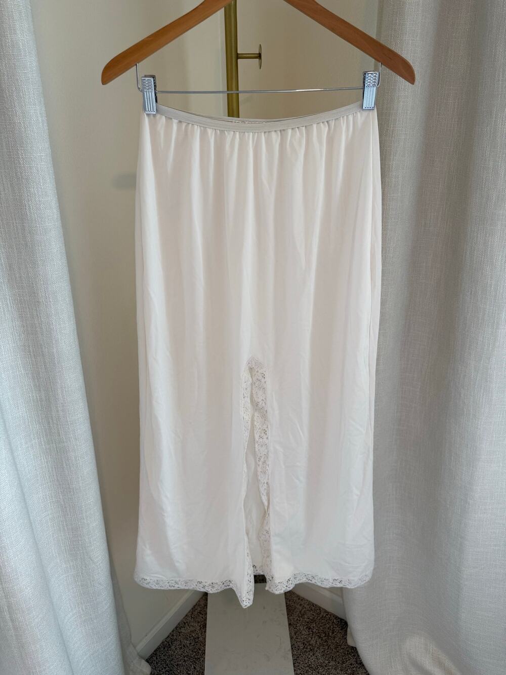 Women's Maxi Straight Slip Skirt White Floral Lace Hem Bohemian Minimalist